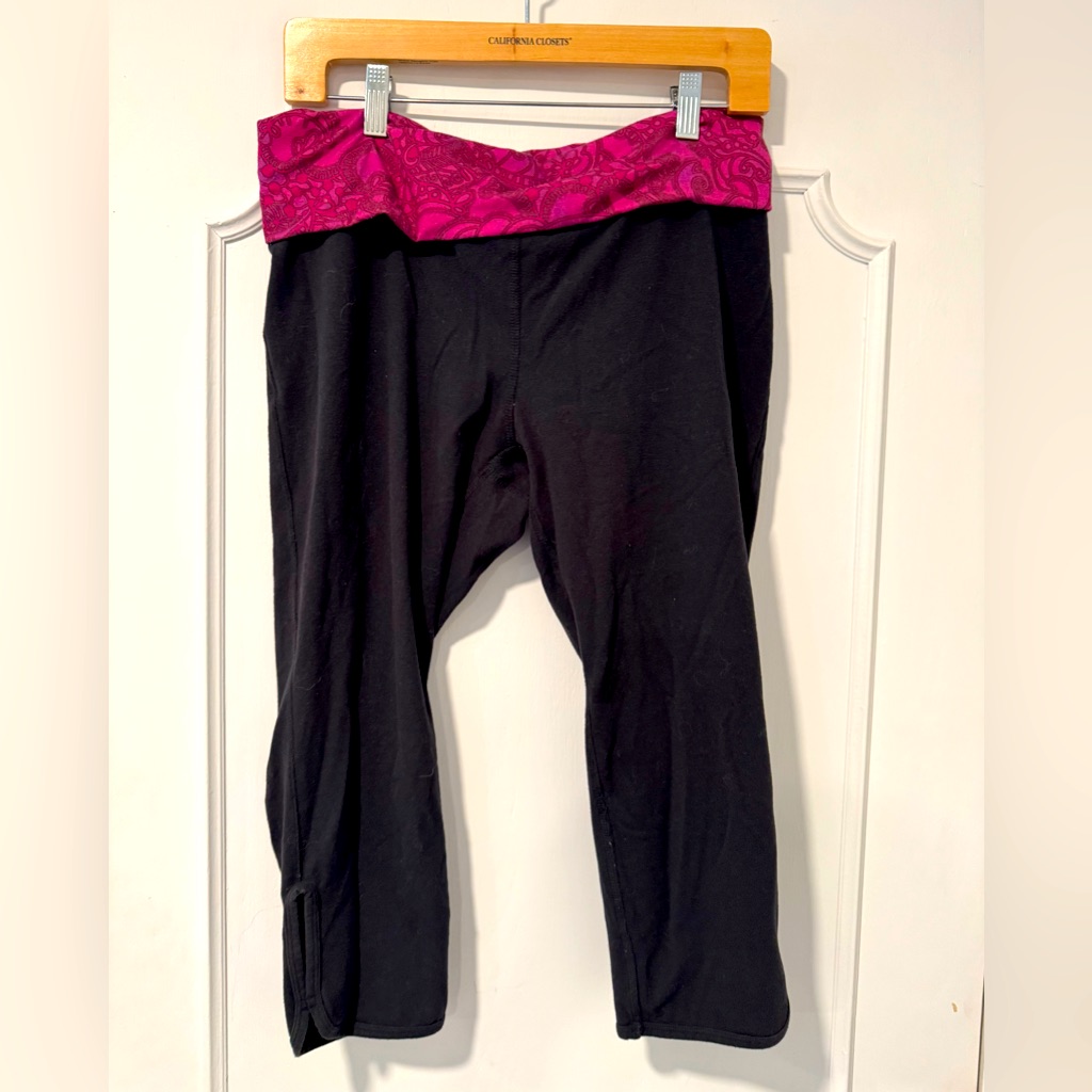 Aneka New Balance Cropped Yoga Leggings W/Fold Over Waist & Ankle Cutout - Large